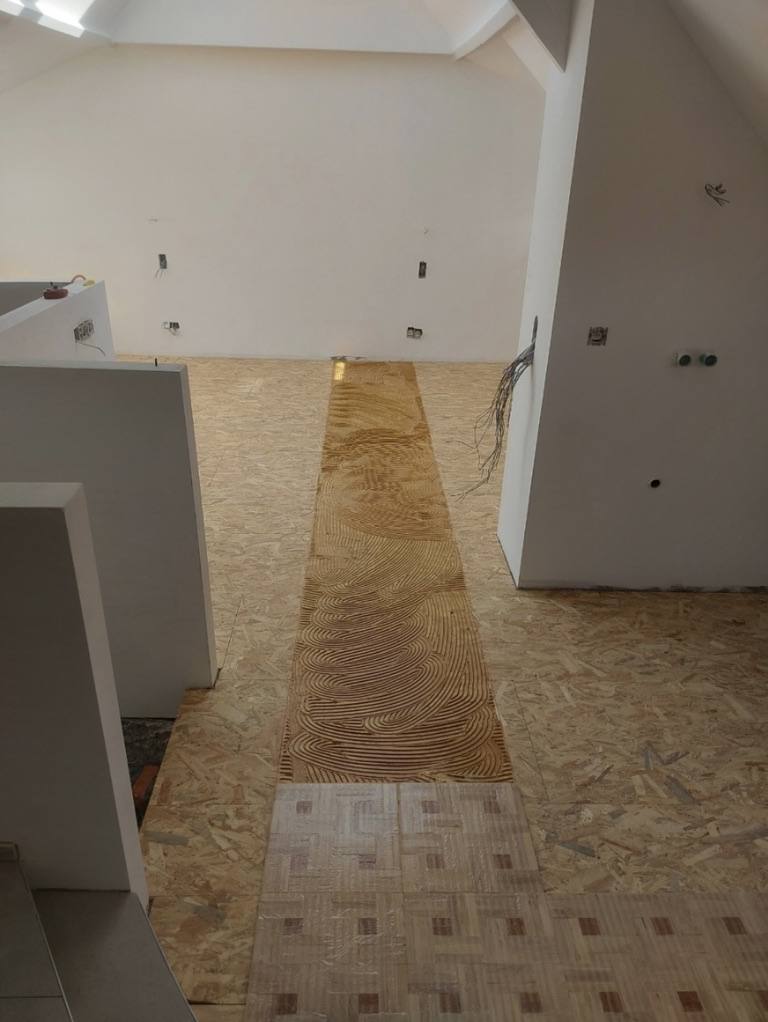 Subfloor preparation with adhesive before parquet installation